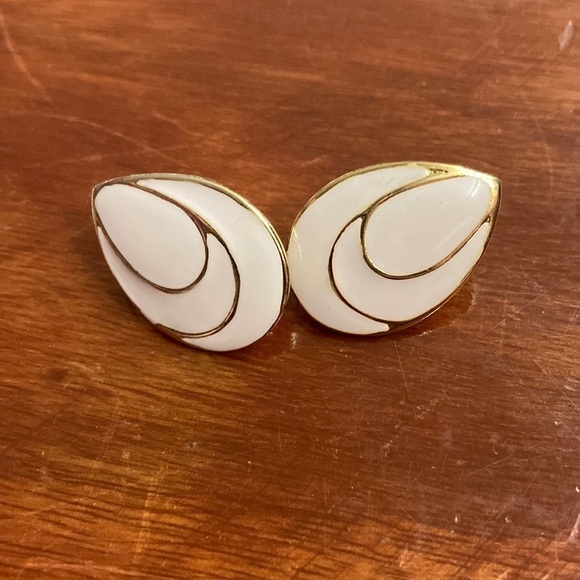 Vintage Cream and gold enamel pierced earrings - Picture 1 of 3